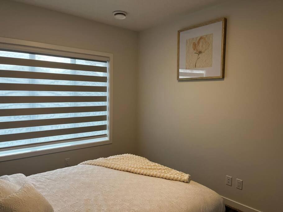 Brand New - Home Away From Home In Nw YYC Kültér fotó
